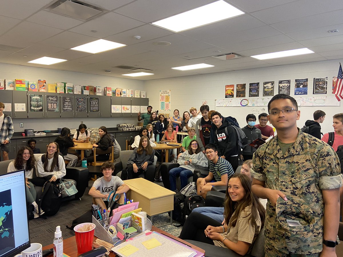 Hwbarts2's tweet photo. The room was a little crowded today for our first meeting.  That is a good problem to have! #ModelUN @NaFo_Falcons https://t.co/dsHCMSBwL4
