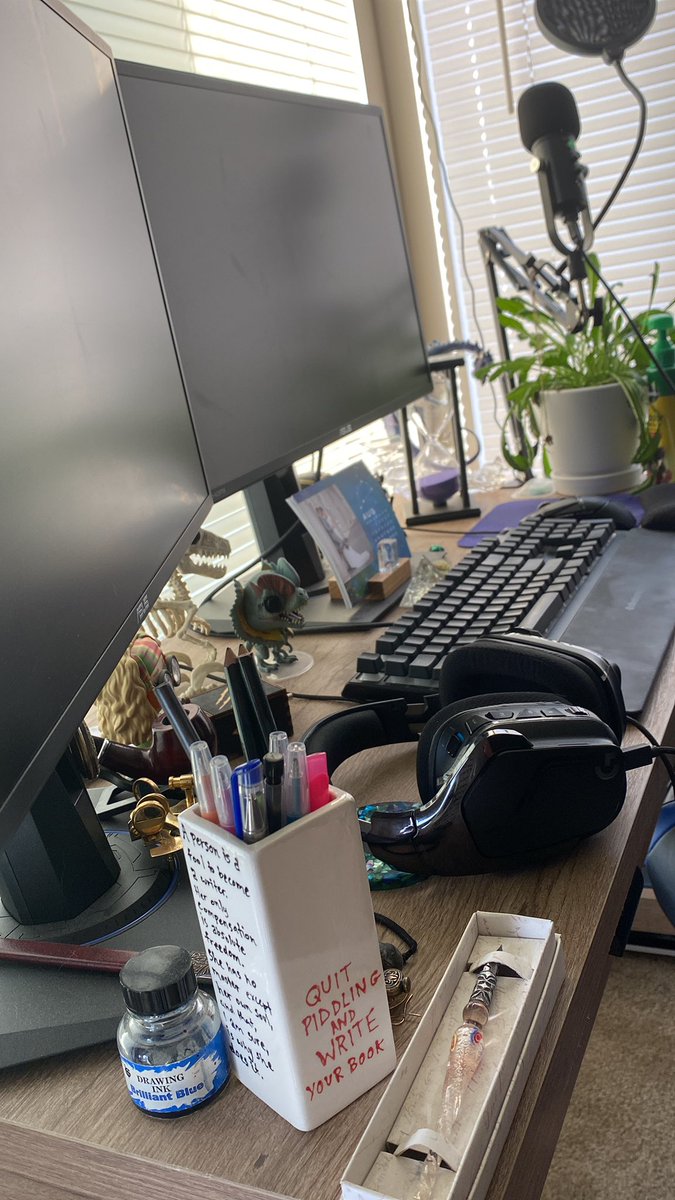 Ashleigh C Harvey tweet media