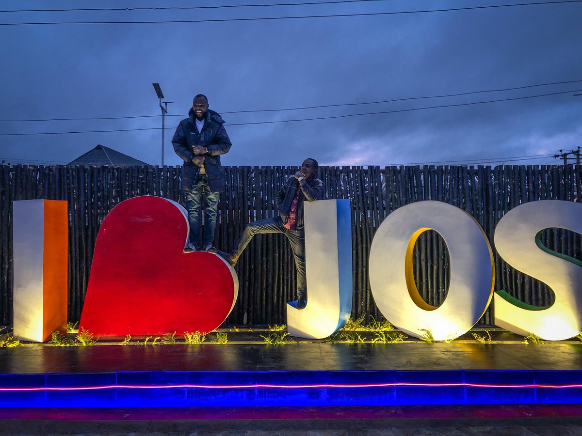 HAPPY NEW MONTH! 🌚🎉