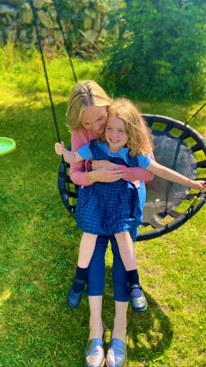 AineLally's tweet photo. Lá ollmhór inniu ❤️❤️ tá na blianta ag imeacht fíor-sciopaí 💫 #wonderfulBigBrother #dotes https://t.co/hqEkUDXJuW