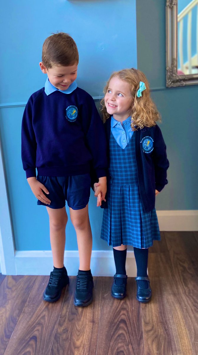 AineLally's tweet photo. Lá ollmhór inniu ❤️❤️ tá na blianta ag imeacht fíor-sciopaí 💫 #wonderfulBigBrother #dotes https://t.co/hqEkUDXJuW