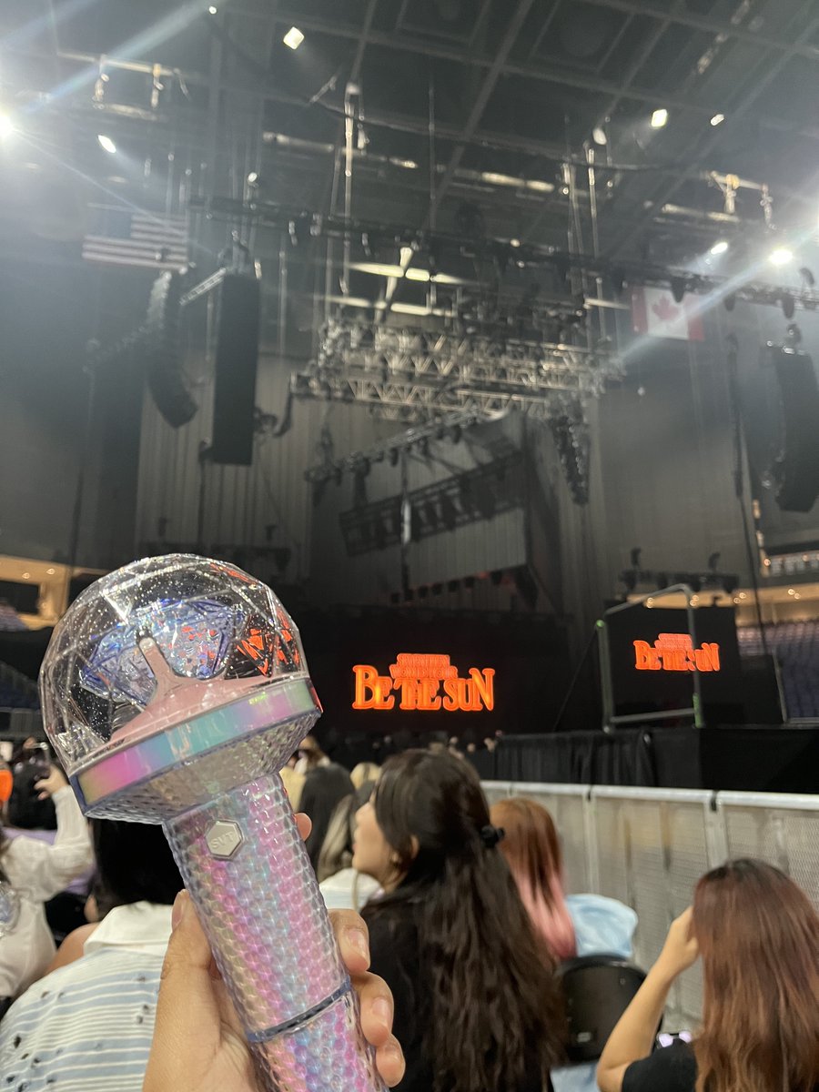 clehwng's tweet photo. SVT DAYYY 
#SeventeenInNY https://t.co/fLtClfDZDz