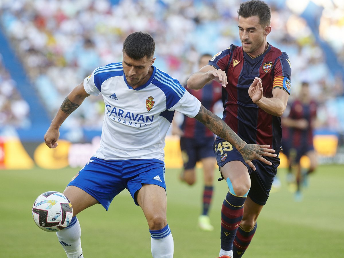 RealZaragoza's tweet photo. Acuerdo con el @RealValladolid para el traspaso de Juanjo Narváez

🔗 https://t.co/yZMCTmGLyy 

¡Mucha suerte en tu nueva etapa! https://t.co/67GJIpxoy3