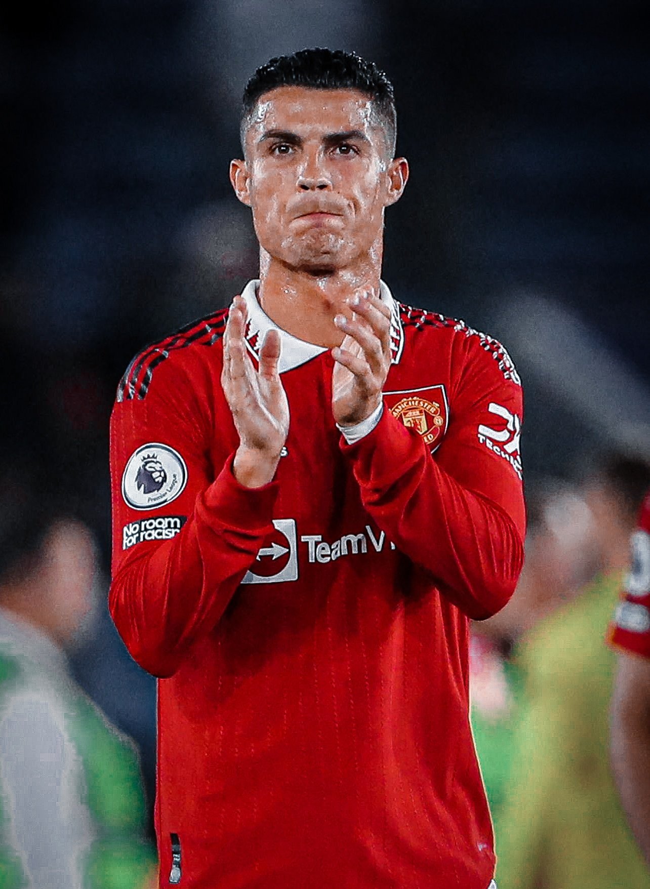 Manchester United Cristiano Ronaldo: Manchester United đã có một trong những cầu thủ xuất sắc nhất lịch sử của mình trong Cristiano Ronaldo. Với những kỹ năng đỉnh cao và tinh thần chiến đấu không ngừng nghỉ, CR7 đã đem về cho MU rất nhiều thành công. Hãy thưởng thức những khoảnh khắc đẹp nhất của anh trong màu áo \