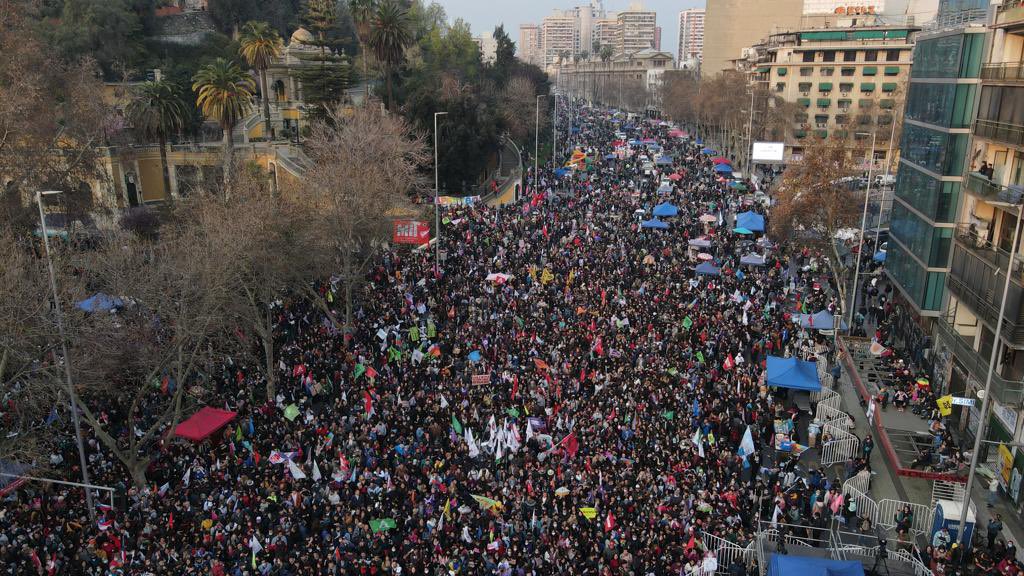 Así está la cosa en Alameda con Santa Rosa. #SomosMás #ChileVotaApruebo 🇨🇱