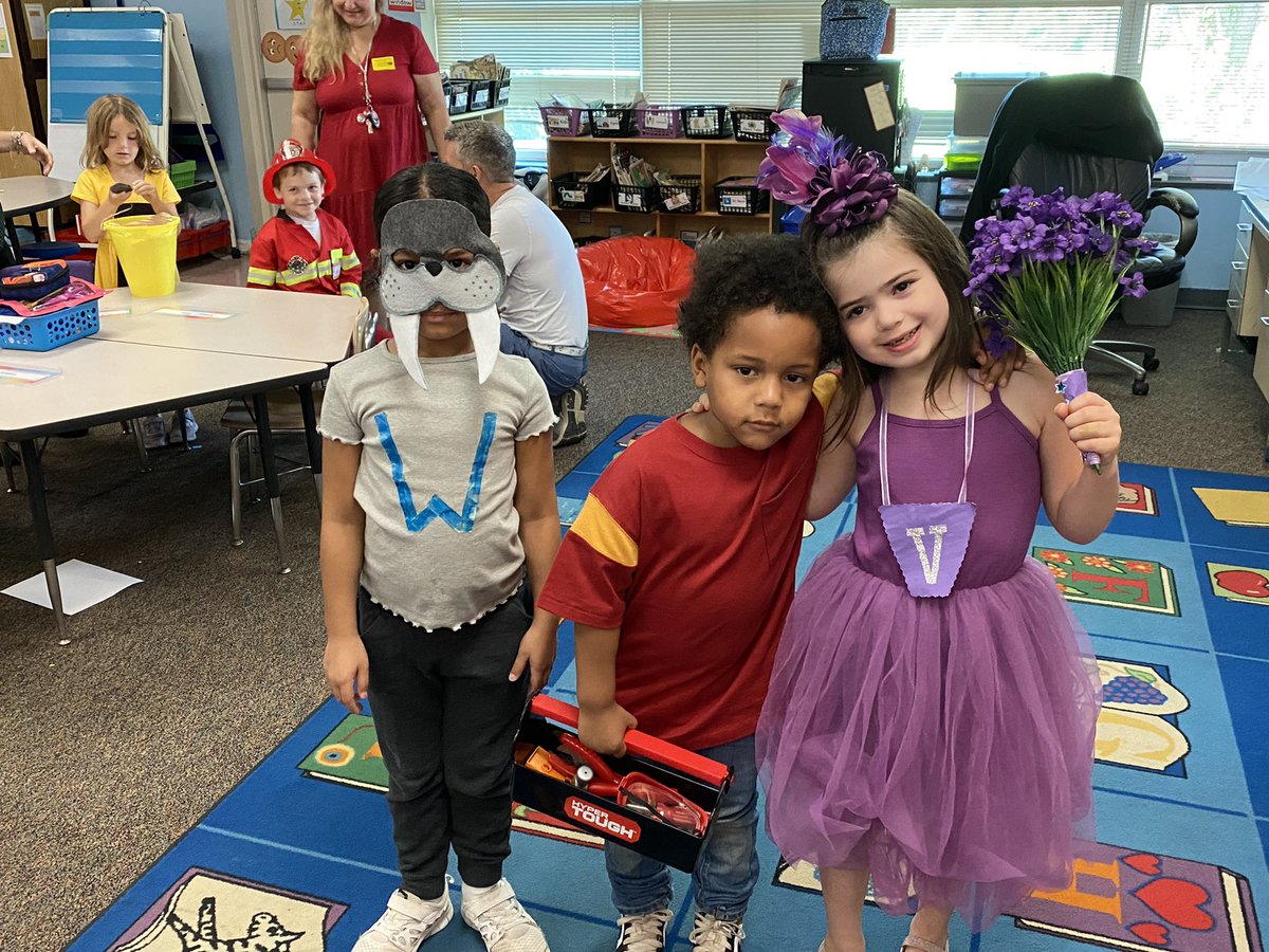 AngelaRanous's tweet photo. These Kinders had some great costumes for our @Letterland parade today!!@oakgrovees @OtterBias @JoTysor https://t.co/AKFHixJfEv