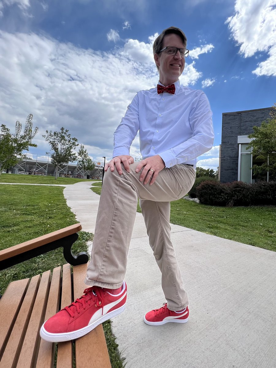 prince_d_pal's tweet photo. Principal fashion influencer #pumas #bowtie #sneakers #evhsdevils https://t.co/twazPEgNjm