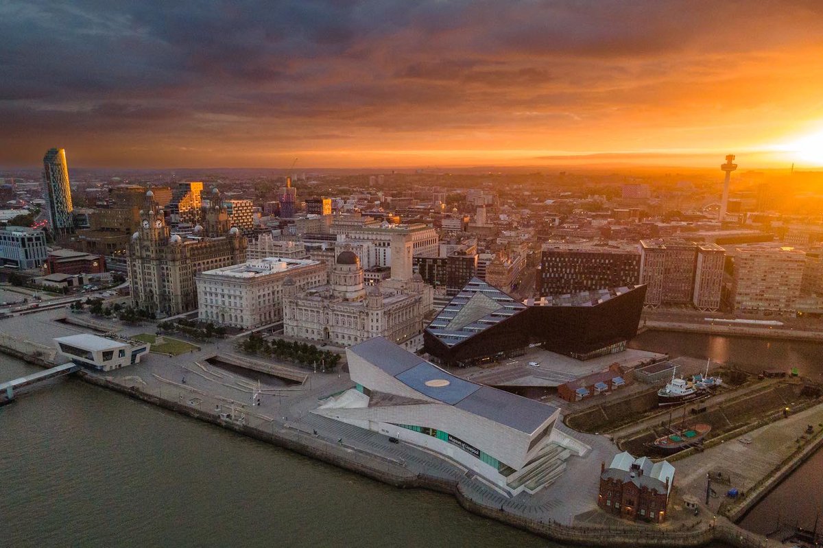 Like a laser beam, bright light breaking the dark clouds
#liverpool #goodmorning #morning #sunrise #sunriseoftheday #independentliverpool #scousescene #exploreliverpool  #visitliverpool #visitengland #dji #drones #dronephotography #liverpoolcitycouncil #loveliverpool #goodmorning