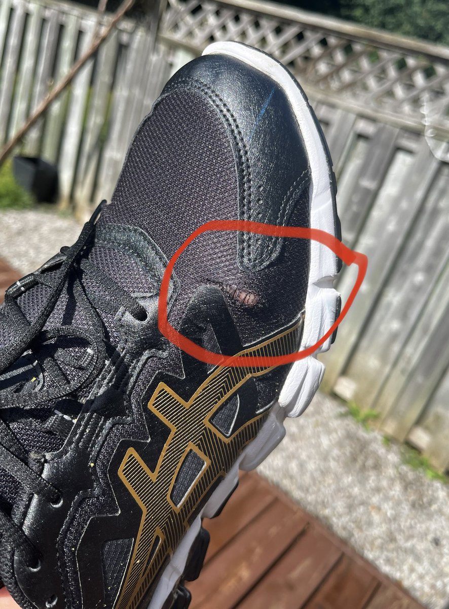 beingunsocialca's tweet photo. @ASICSamerica Can you confirm if the #shoes that we buy from you seeing all #advertisement has good #quality please? I have a sparingly and very well maintained #shoe which didn’t last enough! #unhappy #customerexperience #refund #replace #ConsumerRights https://t.co/wNSteCQ3ur