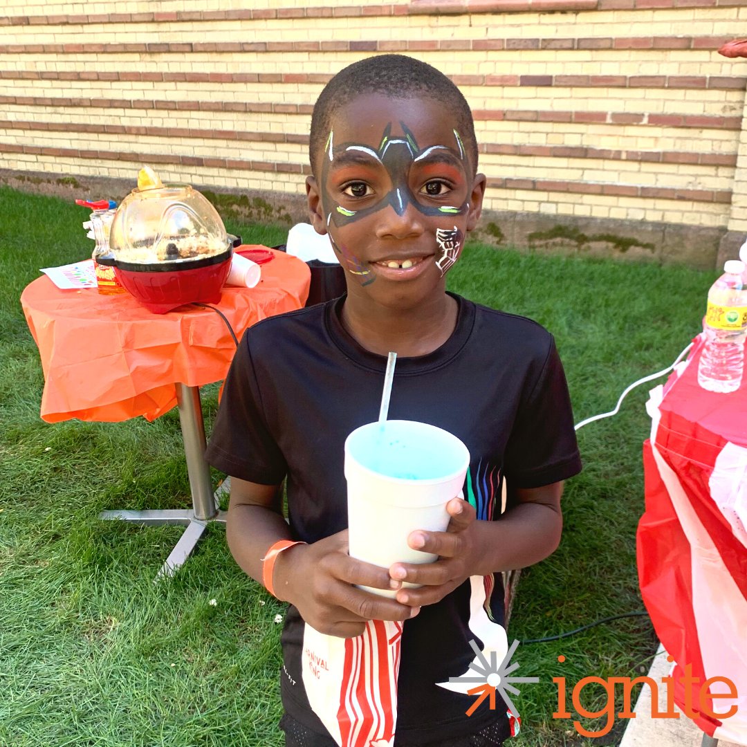 ignite_promise's tweet photo. Yesterday, we pulled out all the stops for an awesome carnival held at the Rosenwald, and invited not just our youth, but also the whole community. We had an awesome time, and our staff got to display talents as game hosts, cotton candy makers, and fortune tellers #IgniteChicago https://t.co/sXbykqxAOq