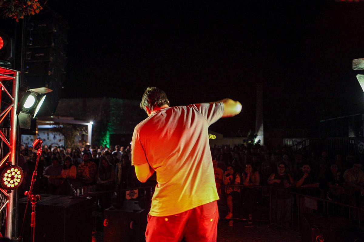 Ano após ano o Festival F continua a provar que é capaz de feitos incríveis. Hoje conseguiu que o <a href="/hugosousatweets/">Hugo Sousa</a> tivesse mais de 100 pessoas a vê-lo no sul do país.

📝<a href="/MoceDumCabreste/">Dário Guerreiro</a>