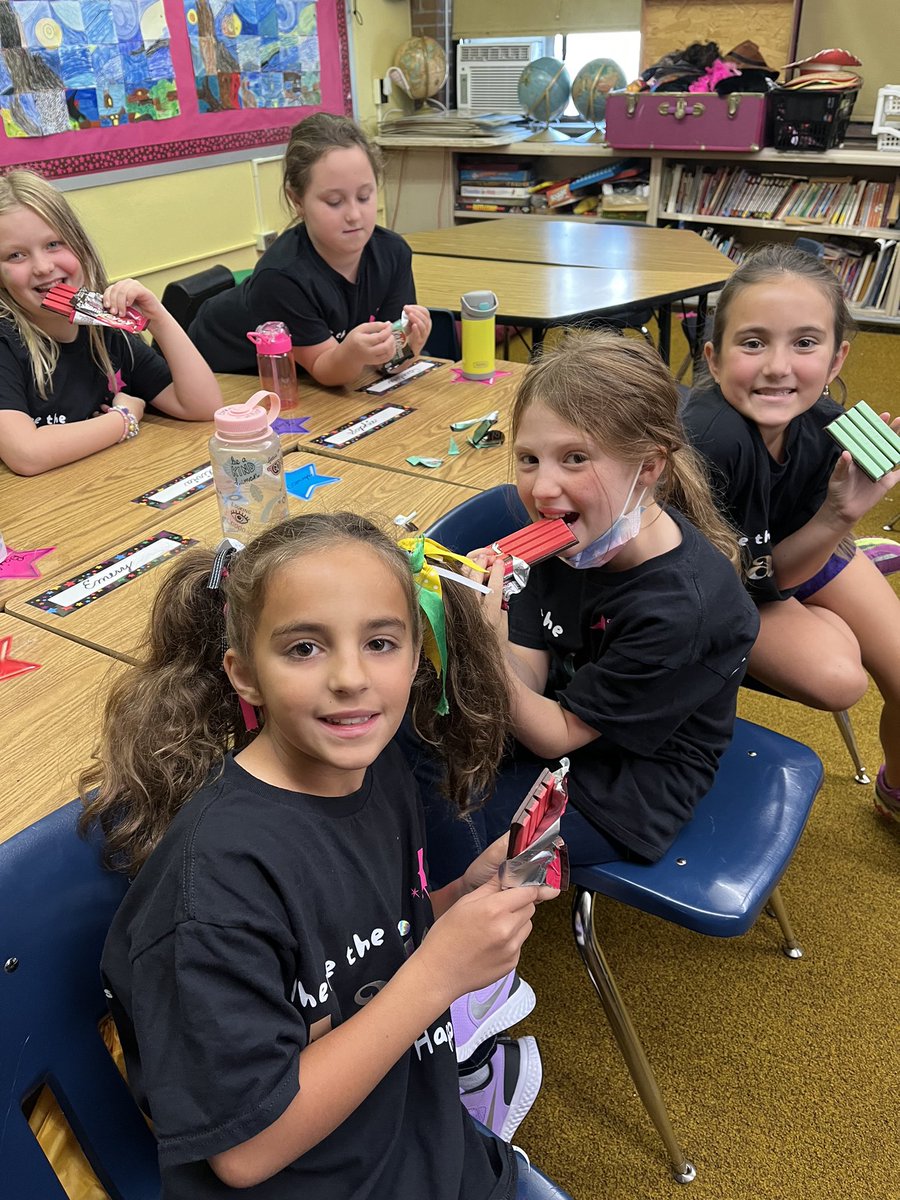 aps_jschmidt's tweet photo. FOURTH DAY OF FOURTH GRADE CELEBRATION @ MILLER SOUTH! So much fun! #millersouthstars #wearestars #apslearns #akronschools @ChrisFowlerMack @akronschools https://t.co/i6VV5dOPM1