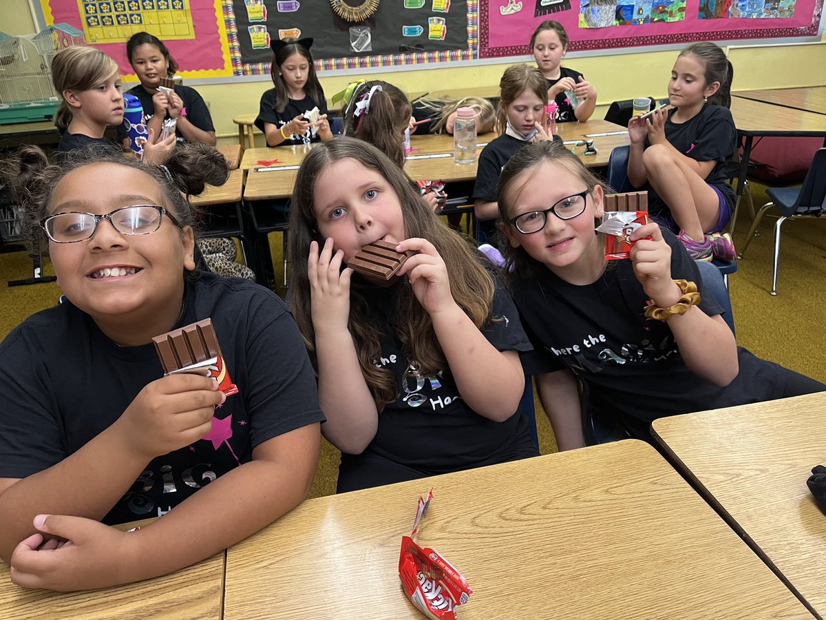 aps_jschmidt's tweet photo. FOURTH DAY OF FOURTH GRADE CELEBRATION @ MILLER SOUTH! So much fun! #millersouthstars #wearestars #apslearns #akronschools @ChrisFowlerMack @akronschools https://t.co/i6VV5dOPM1