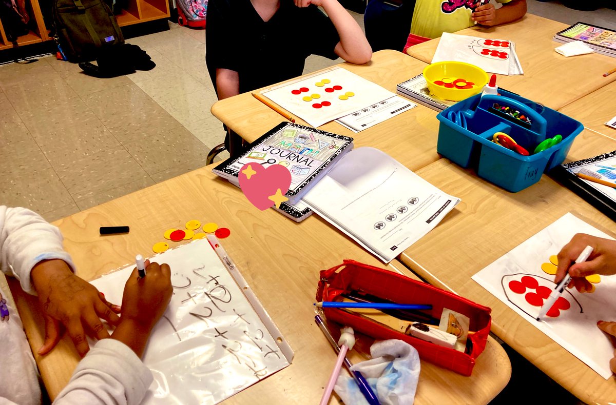 MsFraysteaching's tweet photo. Eureka! 📚✏️📕👩🏽🏫 we are practicing making equal groups . #Math #HISDMath https://t.co/ntrQnHLgp2