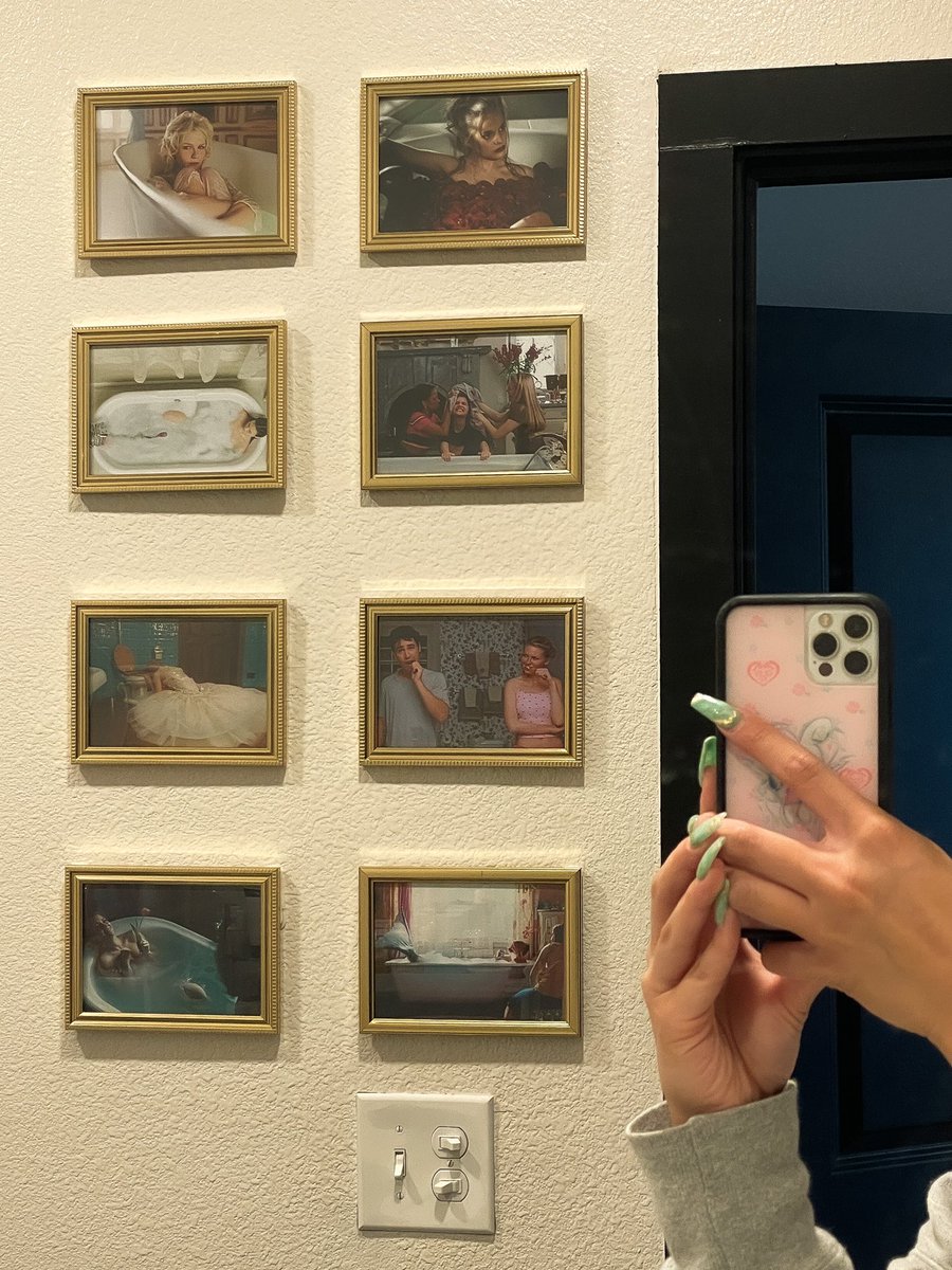 unknowntrin's tweet photo. the bathroom of bathroom scenes🚽 https://t.co/ujHT2omOnG