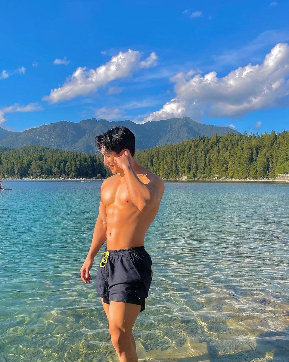 forever70301's tweet photo. POV: travelling to different countries with your (imaginary) bf 🫠

#WONHO #원호 
@official__wonho https://t.co/6l8I9bp4C2
