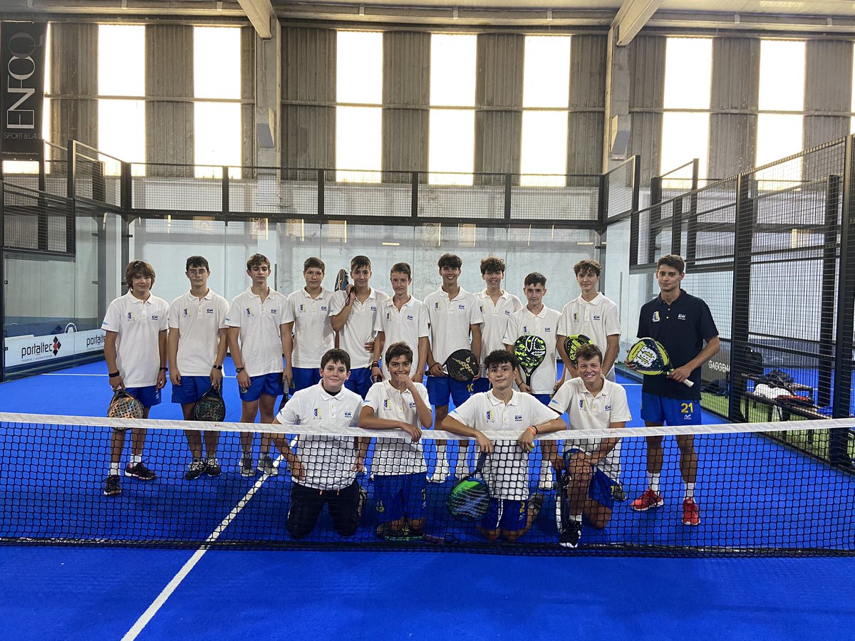 🏋🏽PRETEMPORADA BASE 🏋🏽

🎾 A nosa base segue coa pretemporada e esta mañá o cadete tivo un adestramento diferente e divertido da man de @clubpadel8 ao cal lle damos as grazas por acollernos e os servizos prestados.

🤝 Por un día cambiamos a pista de balomán pola de pádel