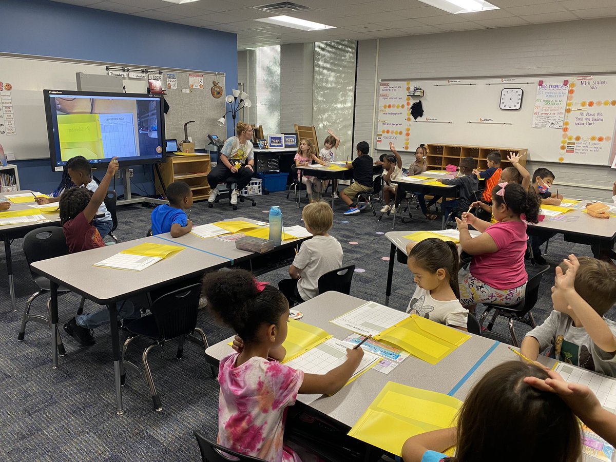 EvaPCFISD's tweet photo. Structured calendar time in Ms. @merrisschroder7 class! I loved that her students were able to share their own preferences when it came to filling in their calendar. They intergrated math with the use of shapes! #HustleGritNeverQuit  #FirstGrade @Hancockcfisd #StudentInput 📅 https://t.co/Cnkp2kd3IA
