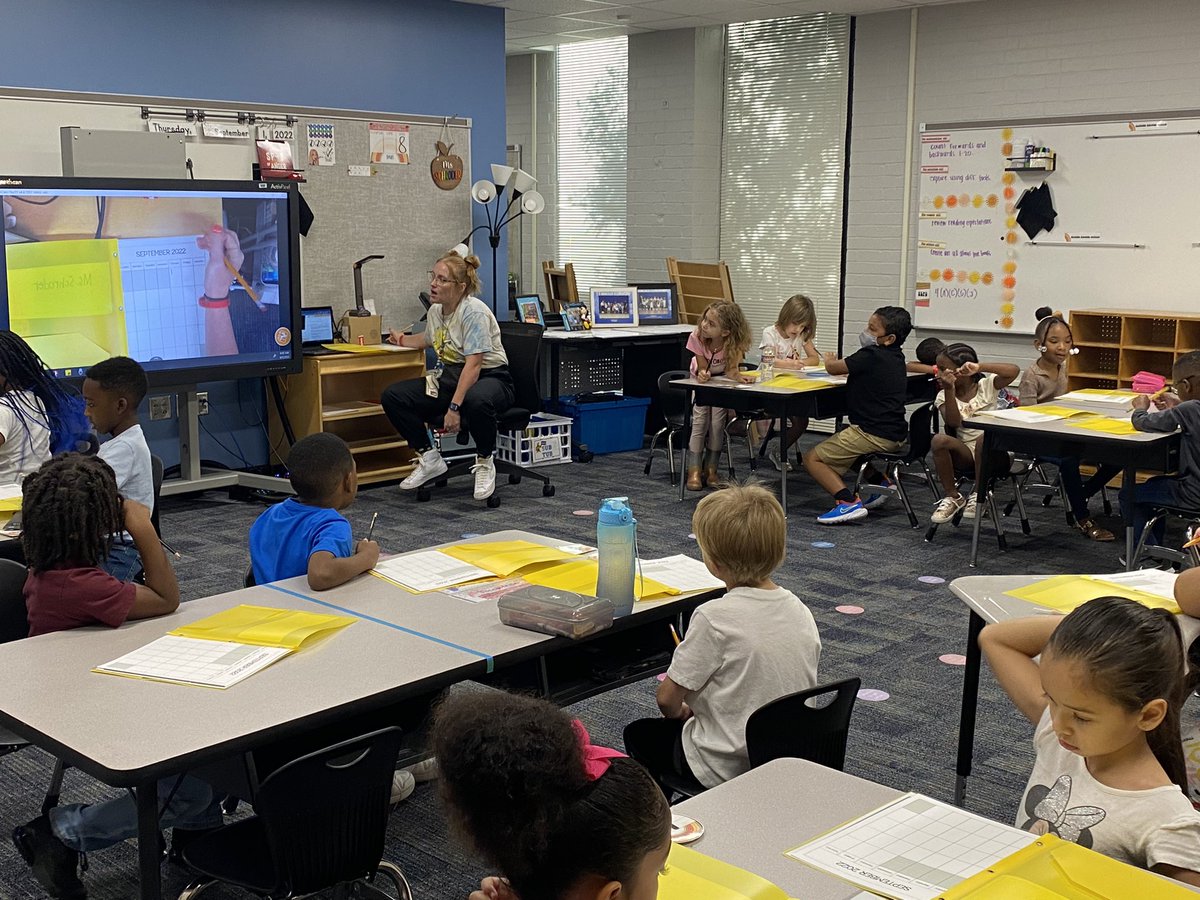 EvaPCFISD's tweet photo. Structured calendar time in Ms. @merrisschroder7 class! I loved that her students were able to share their own preferences when it came to filling in their calendar. They intergrated math with the use of shapes! #HustleGritNeverQuit  #FirstGrade @Hancockcfisd #StudentInput 📅 https://t.co/Cnkp2kd3IA