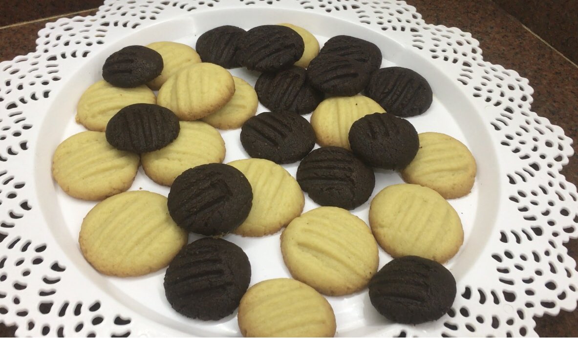 NermoooB's tweet photo. بسكوت ال ١٠دقايق لذيذ وسريع يستحق التجربه بيضه واحده حنعمل احلى بسكويت شاى الطريقه على قناتى 👈 https://t.co/NmsorO4rfK https://t.co/02osUUGAen