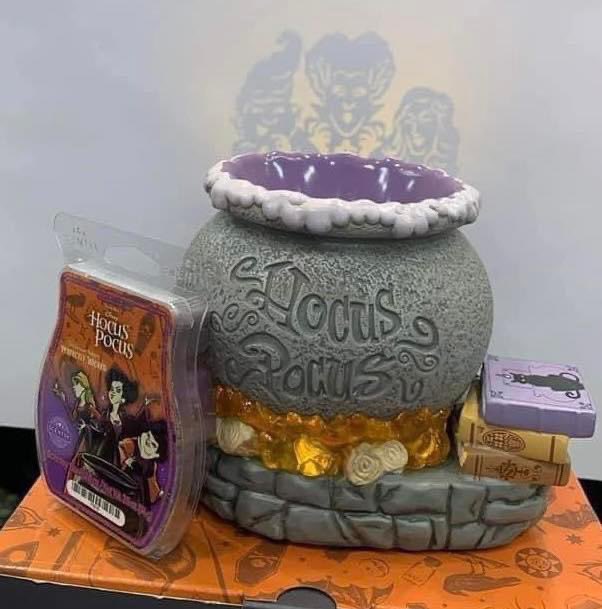 JStrangmeyer's tweet photo. Releasing September 12th #Scentsy #HocusPocus 👉🏻 https://t.co/YVFIbxa7jt https://t.co/gAfE2Y5RGt