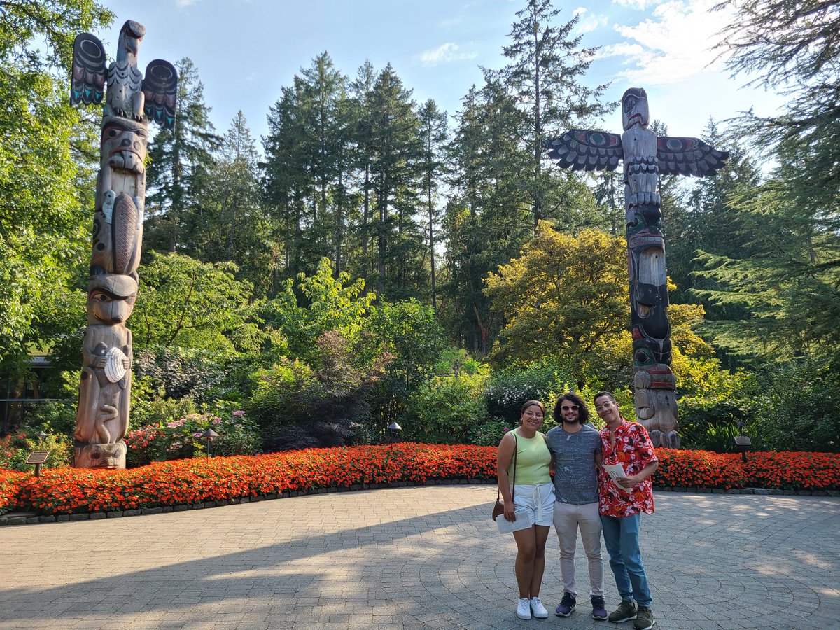 agbrolo's tweet photo. Conference #NFO16 excursion to @butchartgardens Everyone seems to enjoy the beauty of one of the nicest garden in the world! #yyj https://t.co/IDecKnp9ep