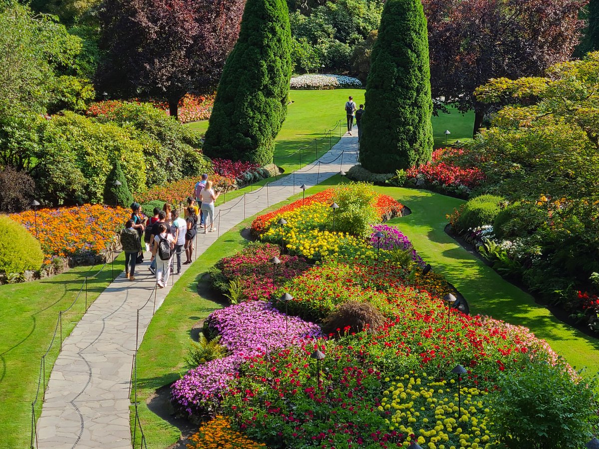 agbrolo's tweet photo. Conference #NFO16 excursion to @butchartgardens Everyone seems to enjoy the beauty of one of the nicest garden in the world! #yyj https://t.co/IDecKnp9ep