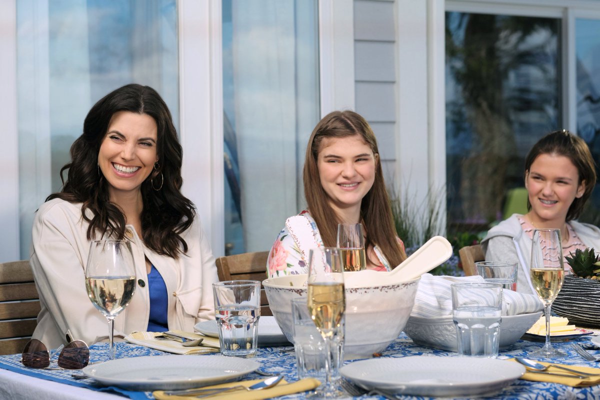 chesapeake_tv's tweet photo. Promotional Photos
(Season 6 - Episode 6)

@hallmarkchannel @SCHeartHome @DPaulsonProds @KaydenMagnuson #Chessies #ChesapeakeShores #ChesapeakeChristmas #MoreObriens https://t.co/NBZ0dUMFsf