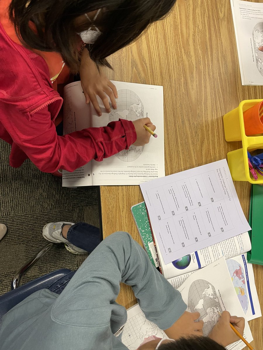 mrschingsclass's tweet photo. Analyzing maps in Social Studies, thinking about how grids help us locate specific places. https://t.co/sXReqIo0SM