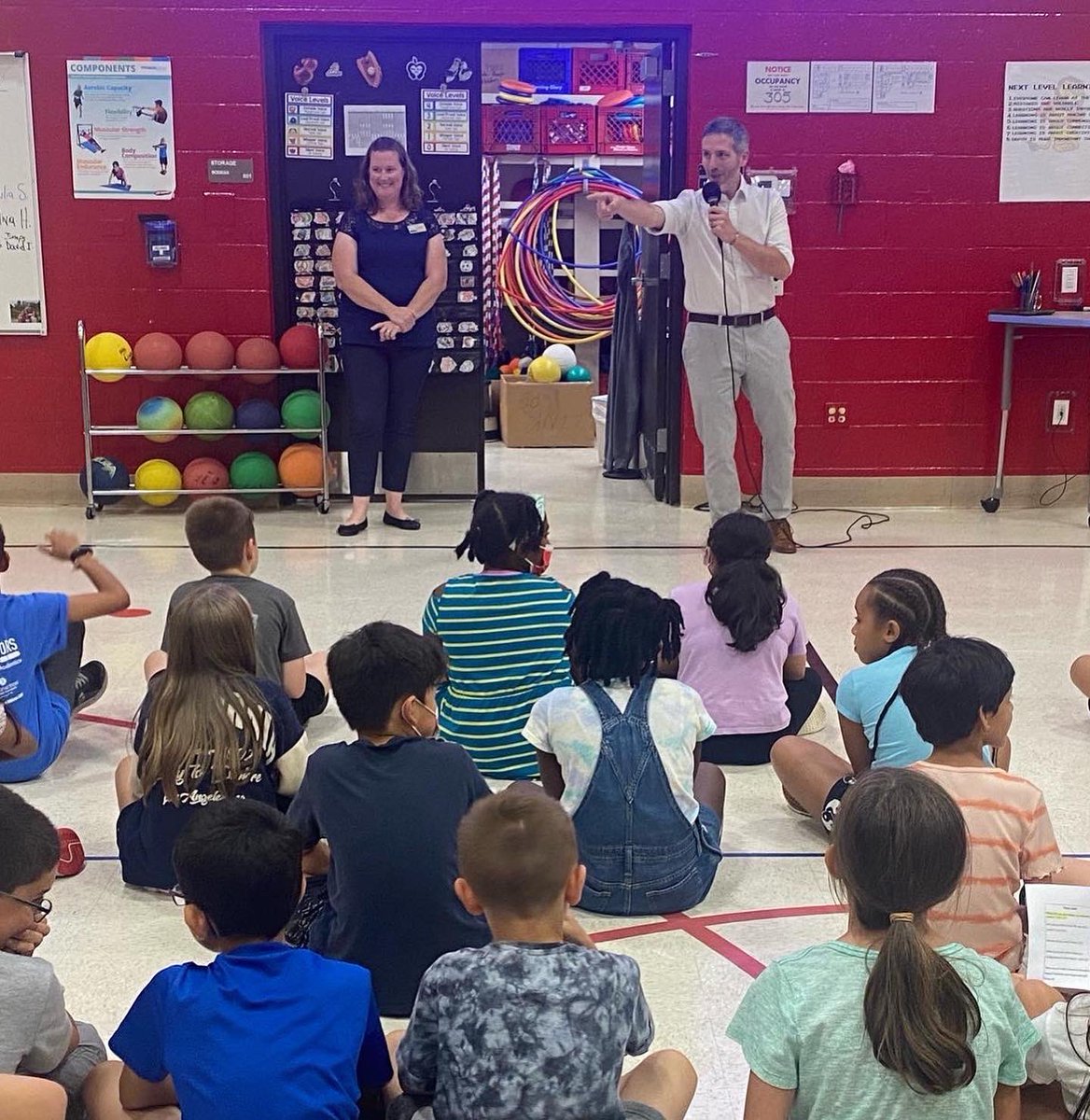 LinkLions's tweet photo. Thanks to Mayor Gallo and Alderman McHale for speaking to 4th grade about their roles in the Rolling Meadows government! The students asked great questions and learned so much about local government and how it affects them! #socialscience #government #linknextlevel #weare54 https://t.co/MNSpldy74N