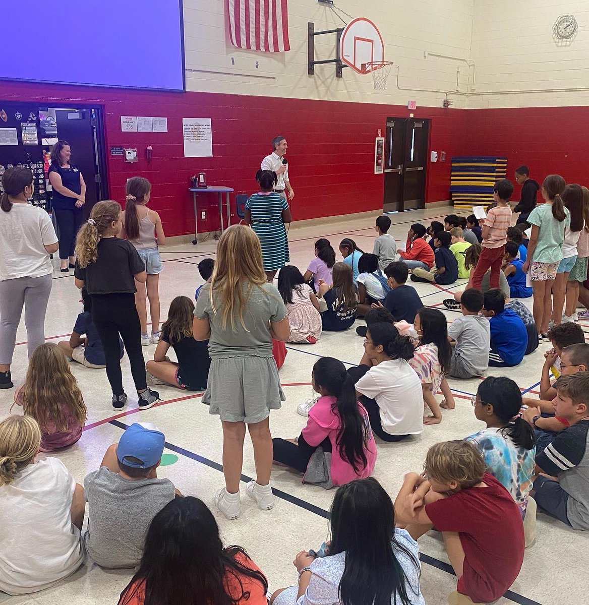 LinkLions's tweet photo. Thanks to Mayor Gallo and Alderman McHale for speaking to 4th grade about their roles in the Rolling Meadows government! The students asked great questions and learned so much about local government and how it affects them! #socialscience #government #linknextlevel #weare54 https://t.co/MNSpldy74N