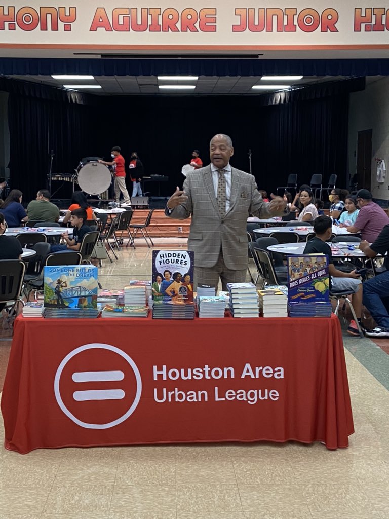 ChannelviewISD's tweet photo. With the help of the @AguirreJrHigh and the Houston Urban League, students across CISD are reading and rising together to secure an education of the highest value! #readandrise #valueeveryvoice https://t.co/Tbd1lmxcx4