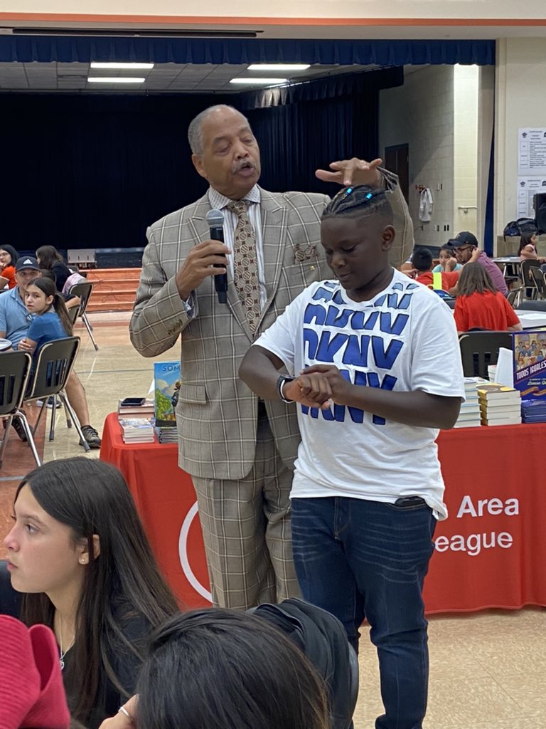 ChannelviewISD's tweet photo. With the help of the @AguirreJrHigh and the Houston Urban League, students across CISD are reading and rising together to secure an education of the highest value! #readandrise #valueeveryvoice https://t.co/Tbd1lmxcx4