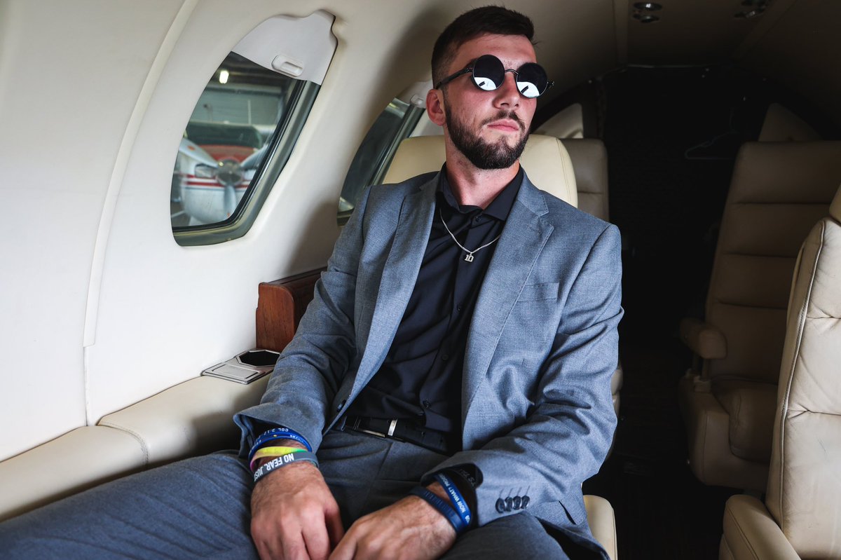 ETBU_Football's tweet photo. Business trip loading….🤫💼

#Henotace #TigersUnite #TexasTigers #SneakPeek https://t.co/hxyyfVQoXL