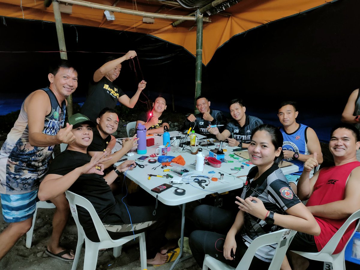 Bossbeeboi's tweet photo. Walang tulugan ang ferson 😂 https://t.co/a2nDbA8cSA