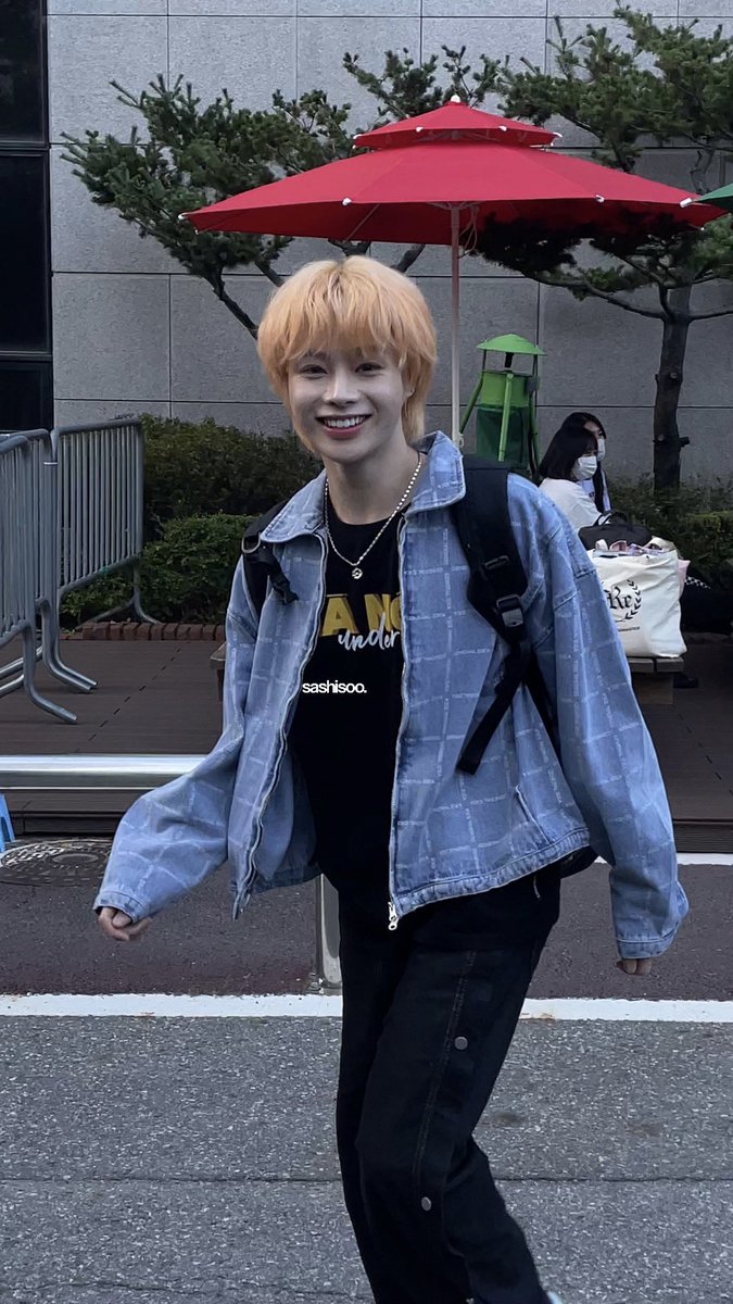 SASHISOO's tweet photo. 220902 뮤직뱅크 

THAT SMILE 😭🤍🤍🤍

#한빈 #HANBIN #TEMPEST #템페스트 https://t.co/VPLF40TYxa