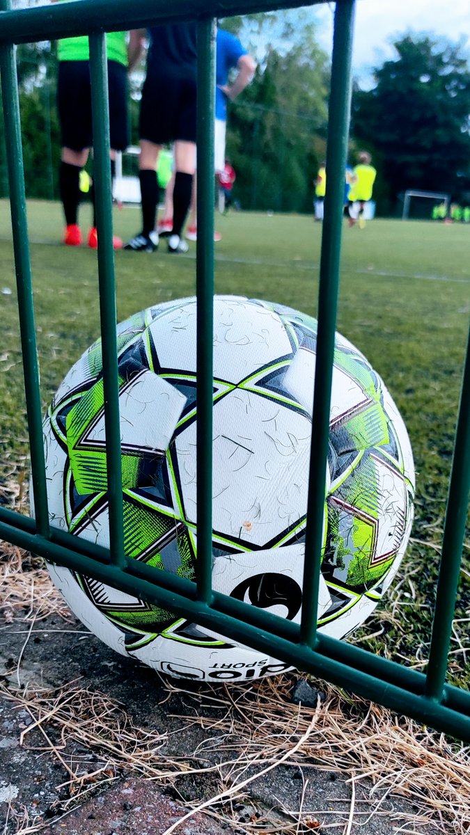 sindioholding's tweet photo. @waterloo #enVert #Duro #Green #Style 😍
👉https://t.co/OkmeeOf014
#fitness #gym #soccerball, #sindiosport, #belgium,
#ballon, #football, #basketball, #basket, #wallonia,
#africa, #can2025, #proleague, #ligue, #championnat,
#league, #championship, #competition #women
#athlete https://t.co/vEunSmY9CE