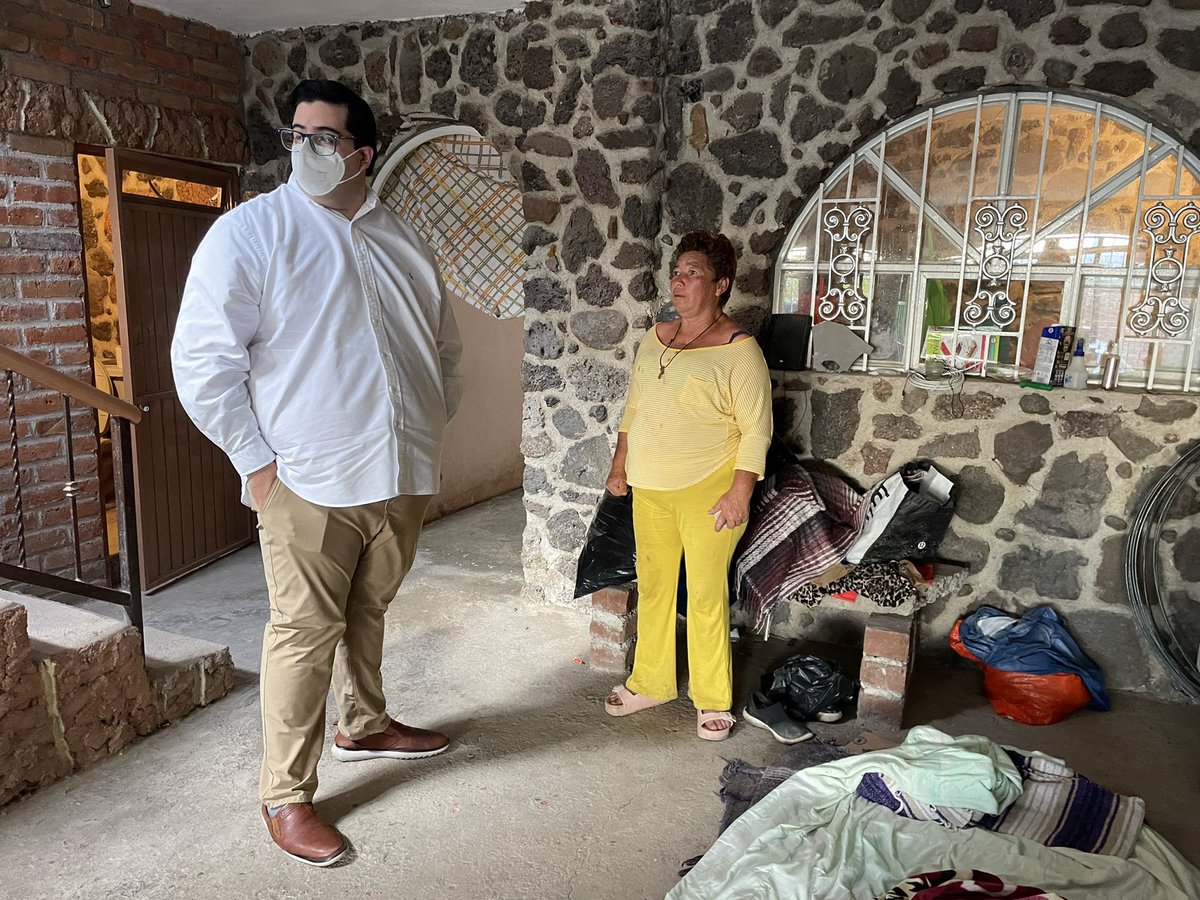 germanhergo's tweet photo. A petición ciudadana atiendo el llamado de apoyo de un colchón para doña Martha quien desafortunadamente vivía en condición de calle, con acciones pequeñas aliviamos las necesidades de los ciudadanos de León #LeónMereceMejor #GoñiSí https://t.co/X01I7uqxpV