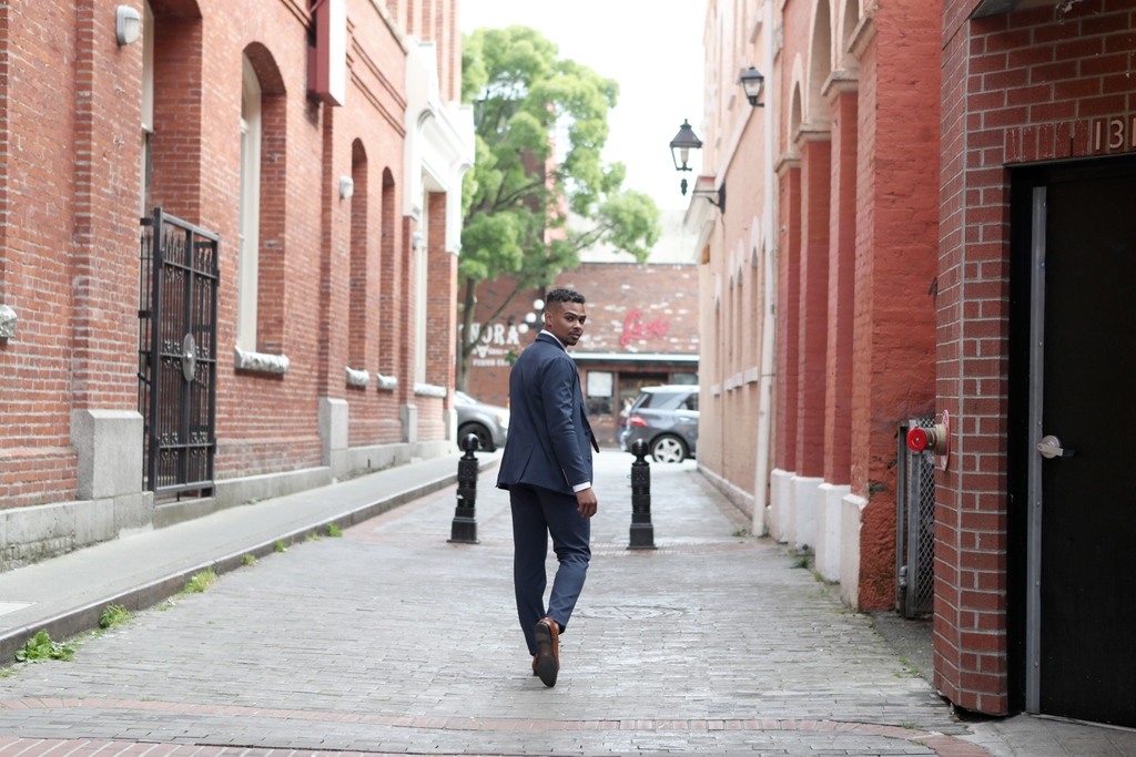 Walking into every opportunity with the confidence only a great suit can provide. 

Wear it to work, day-to-night, or for travel; Pair it with the Performance Trouser for the full suit look.

Shop now at aedelhard.com/products/perfo…