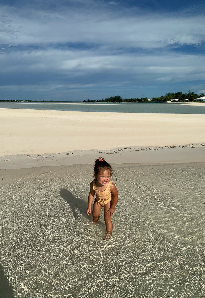 AO_Perla's tweet photo. My lil Bahama mama 💛 https://t.co/scHYlIaI2R