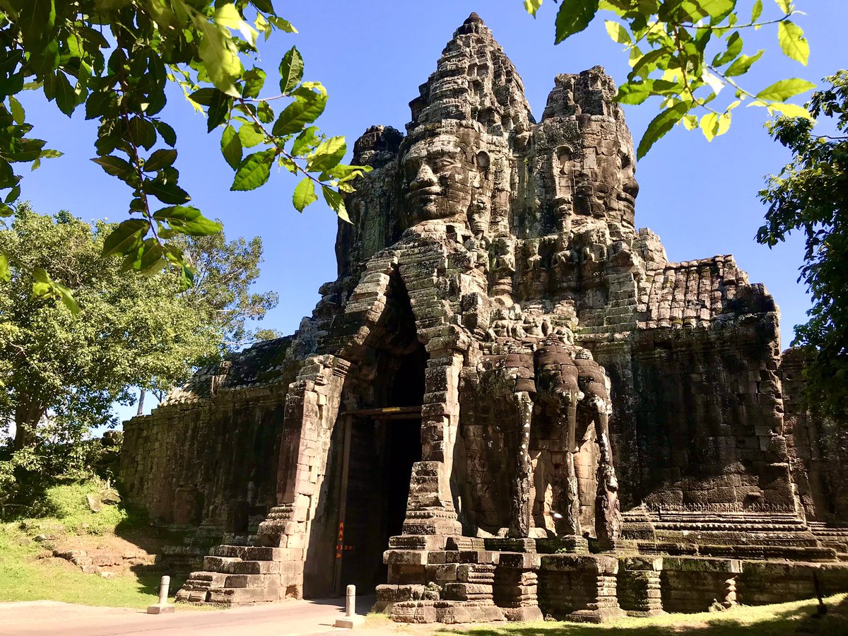 Bon_Guide's tweet photo. Why was it necessary to build such a s gate for the city? #tourguide #cambodiatemple +85587954747 #travel2022 #guidehistory #toursiemreap #transport #taxi #visacambodia #angkorwat #templepass #guideasia #tourismasia #familytravel #sharetour βοΈππππΆπΌββοΈπ°πππΆπ
πΊ https://t.co/ti6IvY13rq