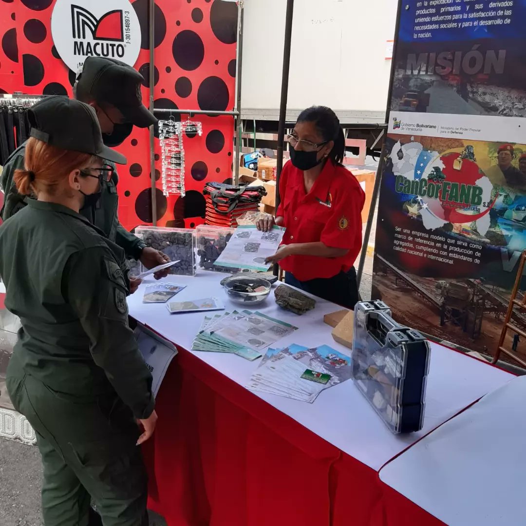 CANCORFANB1's tweet photo. Hoy ⏩#01sep CanCorFanb, participó en la Gran Feria del Mercado Popular en unión cívico militar, donde se dio a conocer nuestros productos de los diferentes minerales y agregados.
#VMPPD 
#motorindustriamilitar https://t.co/eQGBqeMYvR