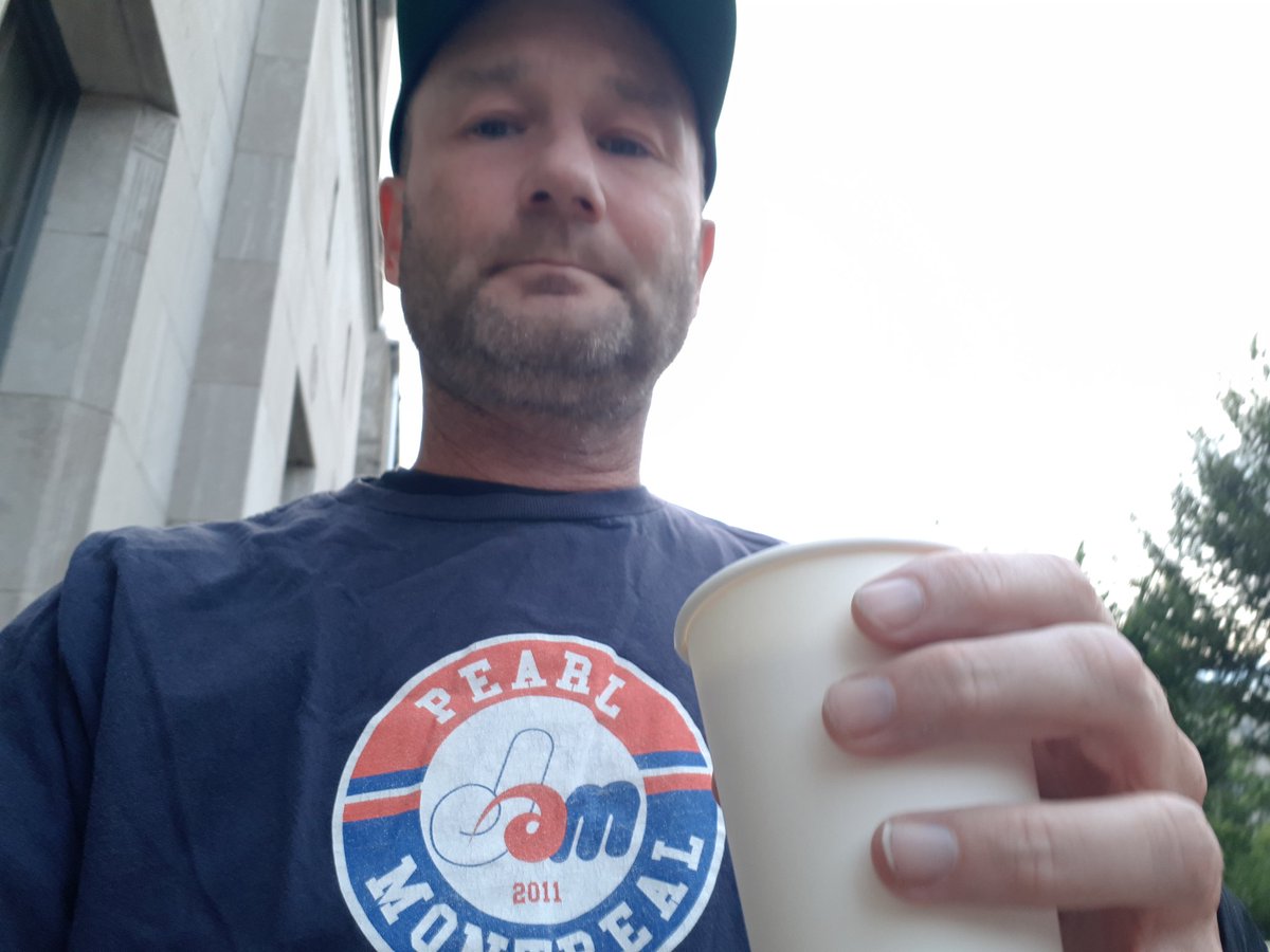 O11Owy's tweet photo. Pearl Jam Quebec City #pearljam https://t.co/NxNSDNWnL1
