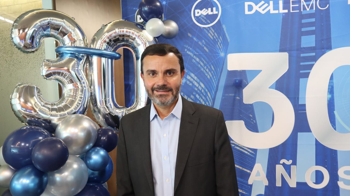 JuanFraAguilar's tweet photo. ¡Hoy pasé un día repleto de celebración y encuentros maravillosos! Revivimos momentos únicos a lo largo de la historia de @DellTechMx junto a todo el equipo que lo sostiene. Por más años de éxitos. Gracias a todos. ¡Venga! https://t.co/HMBTDJzlgI