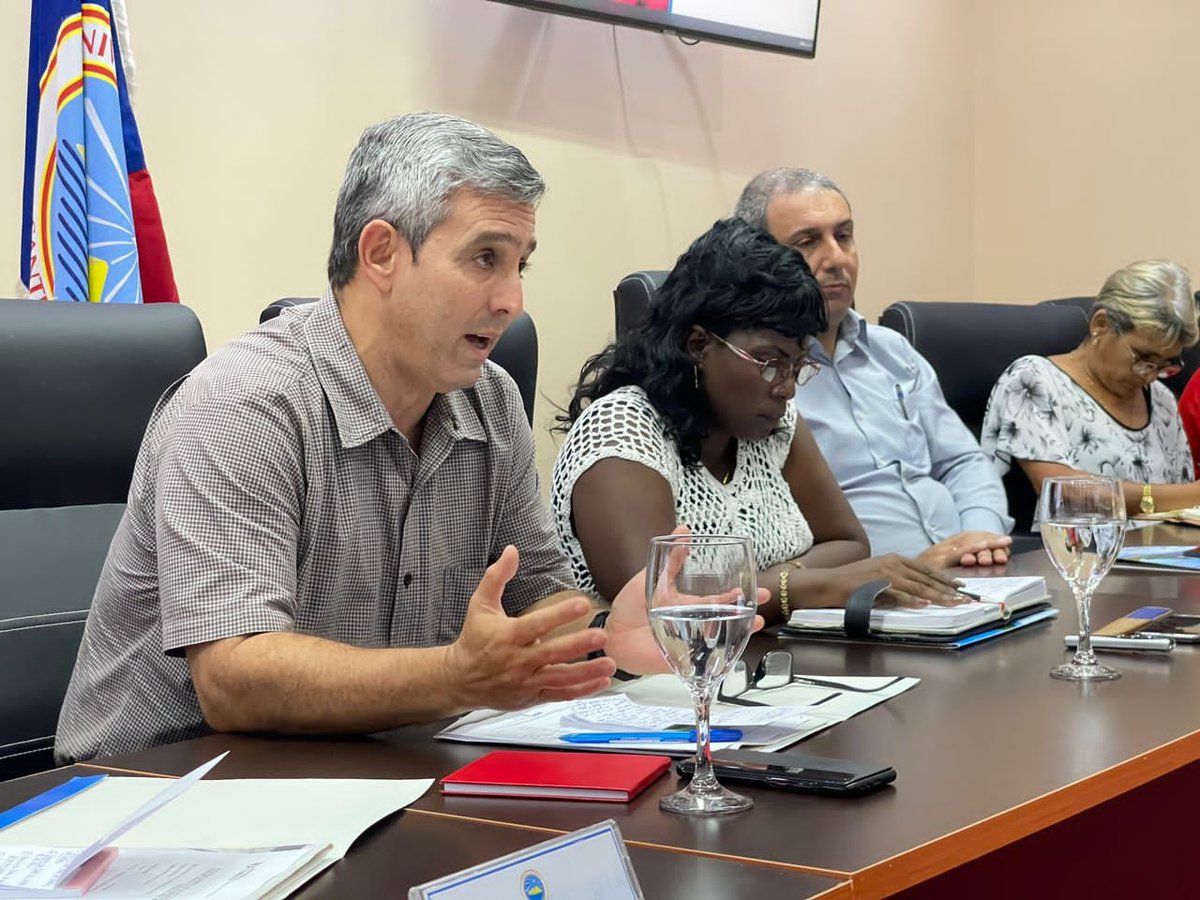 UOCuba's tweet photo. La @UOCuba está lista para iniciar este 5 de septiembre el segundo período del curso académico 2022 y en este contexto recibió la visita de @JorgeLuisPerd20 @WalterBG_uci @RamnMonte1 quienes conocieron del aseguramiento del mismo y los retos existentes. #75UO #75DeExcelencia https://t.co/KbubtEx8nm