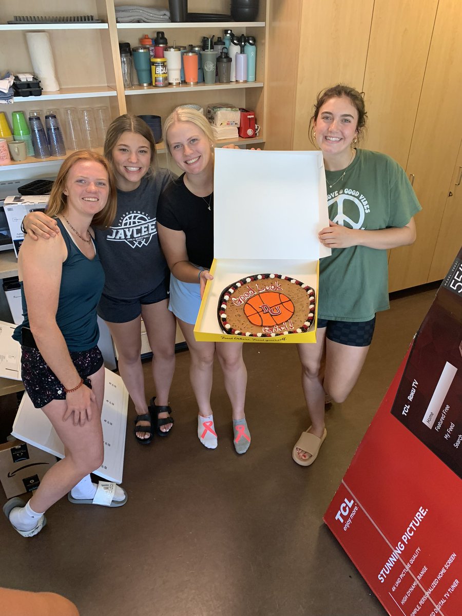 DU_WBB's tweet photo. Move in day for our freshman… Excited to have them on campus and they’re fired up for #PantherProwl2022 #ETC 🐾 https://t.co/hpD64wjJk7