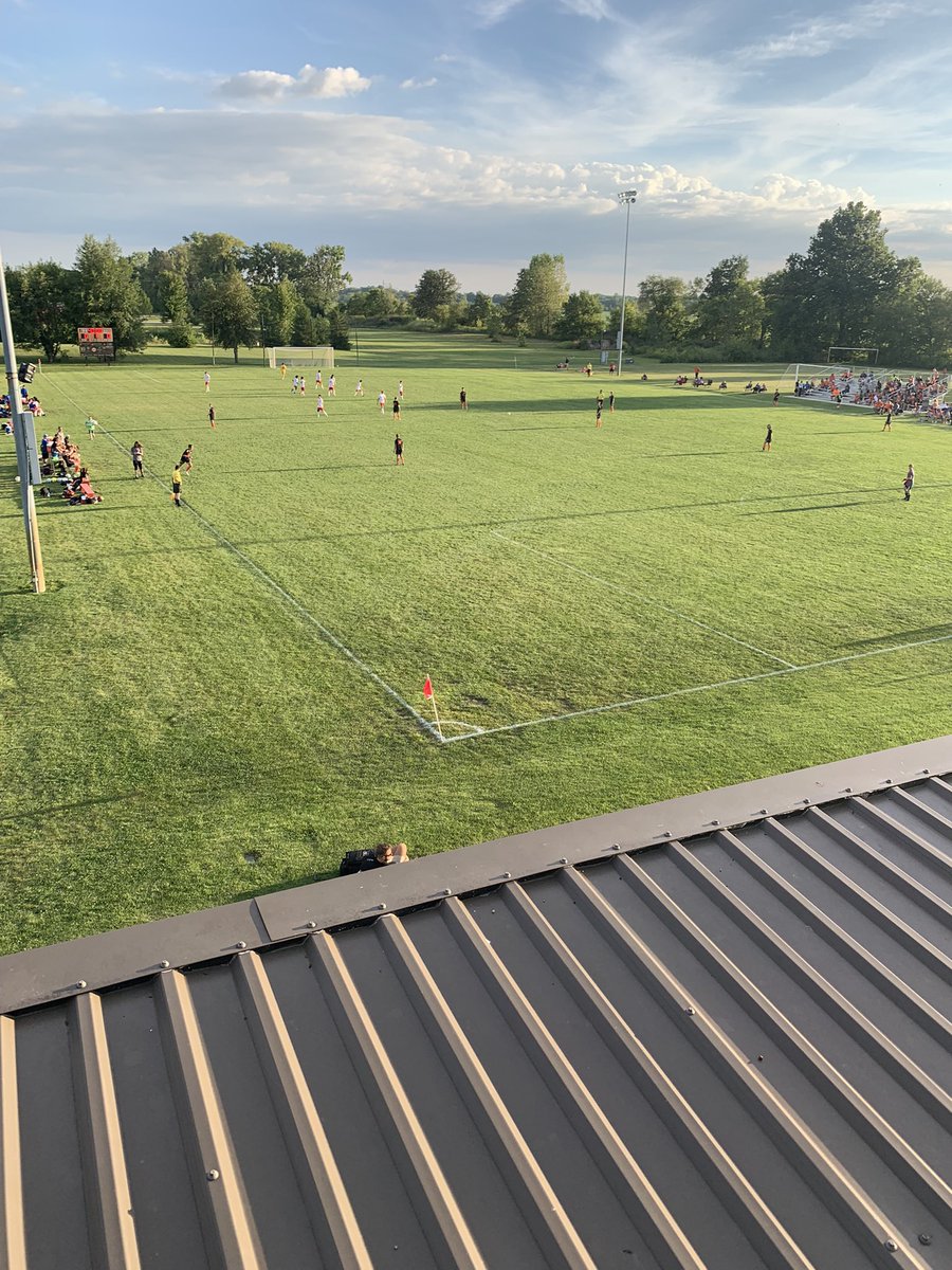 derricksdean's tweet photo. Good to be back and see these boys! Miss this pitch and guys! Get it done tonight against Kokomo! https://t.co/WUGCHDvHar