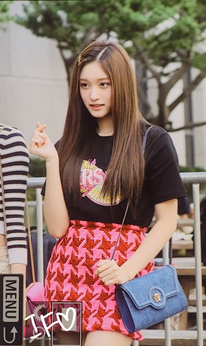 Leeseo_iF's tweet photo. 220902 아이브 이서 뮤직뱅크 출근 프리뷰  #IVE #아이브 #이서 #Leeseo https://t.co/QLCFq4INS5
