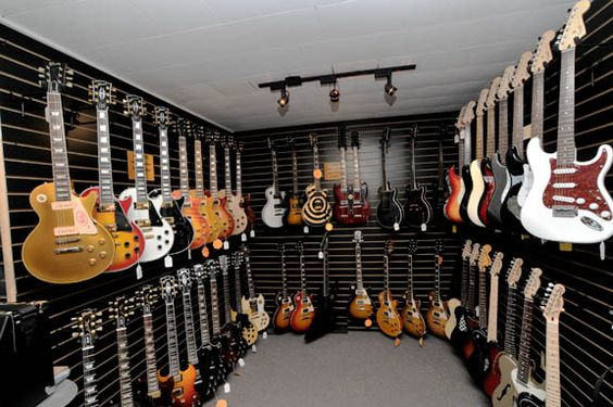 rickyricksmusic's tweet photo. Guitar storage room setup  (yea or nay) https://t.co/bo4NeDtDB0