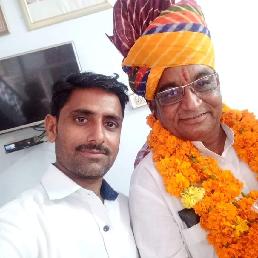 MAHIPALDEWASI9's tweet photo. जन्मदिन की हार्दिक शुभकामनाएं व बधाई साहब
    मेरे राजनीतिक गुरु व गरीबों के मसीहा 36 कोम के नेता *अर्जुन लाल जी गर्ग साहब* पूर्व मंत्री राजस्थान सरकार के जन्मदिन की हार्दिक शुभकामनाएं ईश्वर से प्रार्थना करता हूं कि आपका आशीर्वाद हमेशा हम पर बना रहे https://t.co/ZLNXZHncmZ